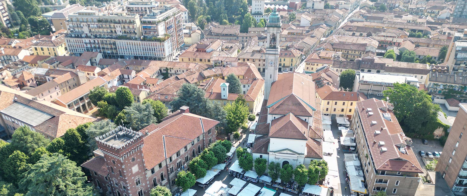 immagine aerea di un angolo del mercato storico a rho