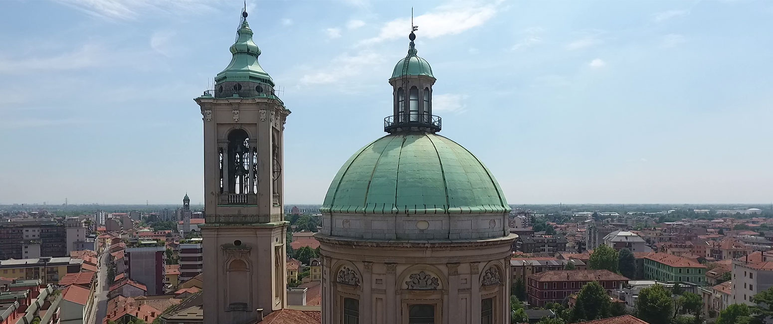 dettaglio delle campane e della cupola del santuario dell beata vergine addolorata a rho