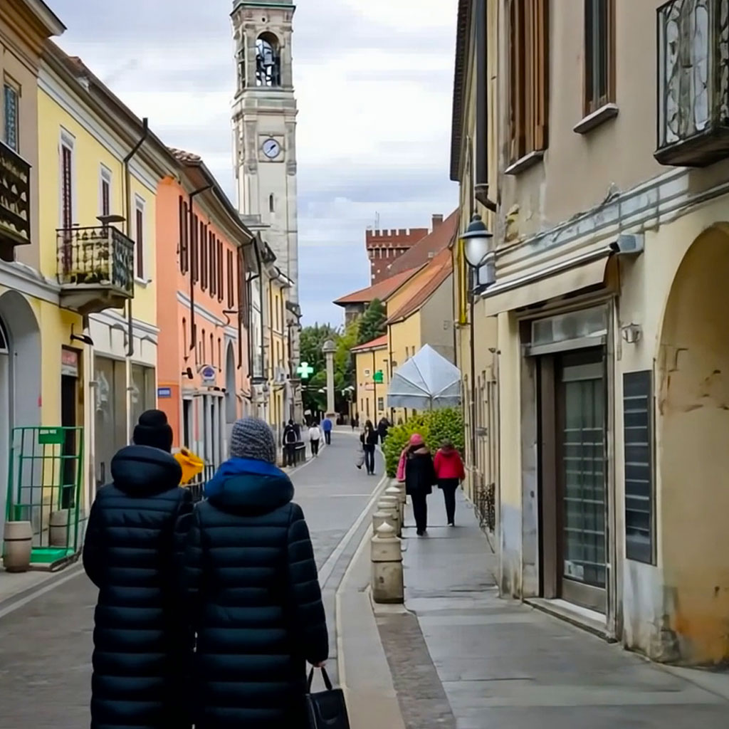 Campanile della Basilica di San Vittore visto da via Matteotti a Rho