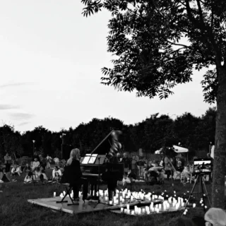 Europe Park by candlelight 🕯
Parco Europa a lume di candela 🕯

Foto 📸 di @valegirotondo 

#candlelight #candlelightpicnic #biancoenero #blackandwhite_photos #pianocity #pianocitymilano #pianoplayer #picnic #picnicparty #beautiful #beautifuldestination #bellarho #visitrho #inlombardia #in_lombardia #lombardy #park #parcoeuropa